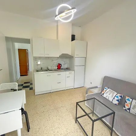 4 - Proche Centre Apartment