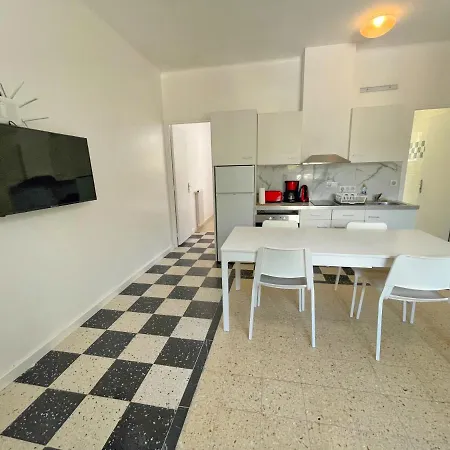 4 - Proche Centre Apartment *