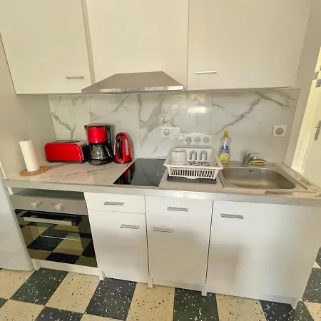4 - Proche Centre Apartment